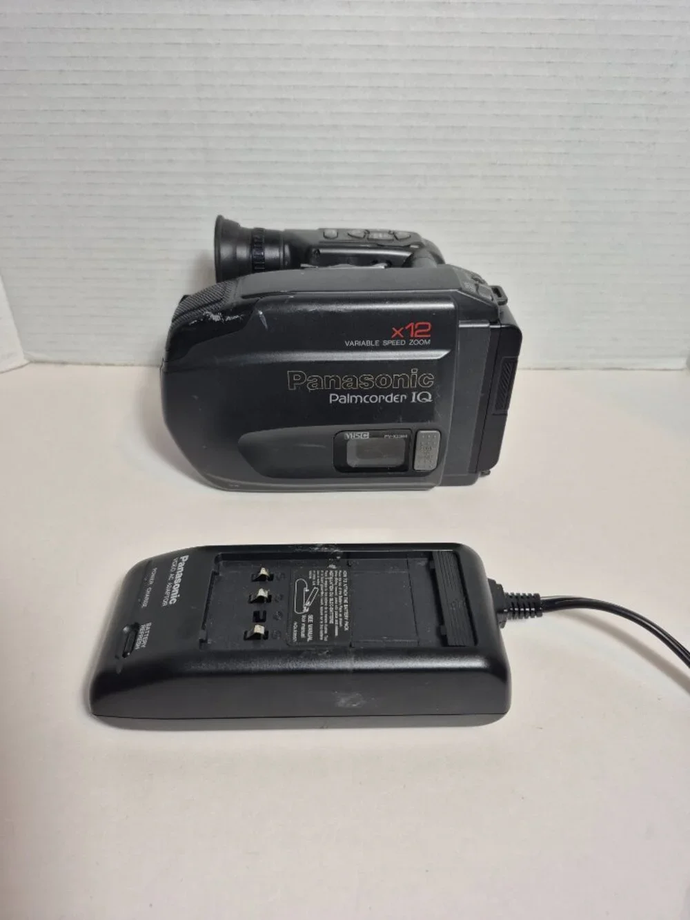 Panasonic PV-IQ384 VHS-C Palmcorder Camcorder w/ Charger See Description